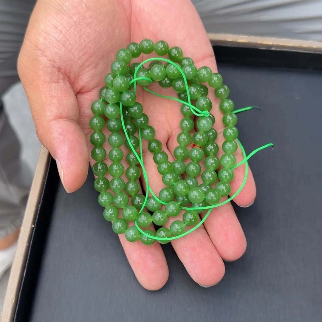 和田玉未镶嵌颈饰阿***啦俄碧苹果绿纯净版卡8