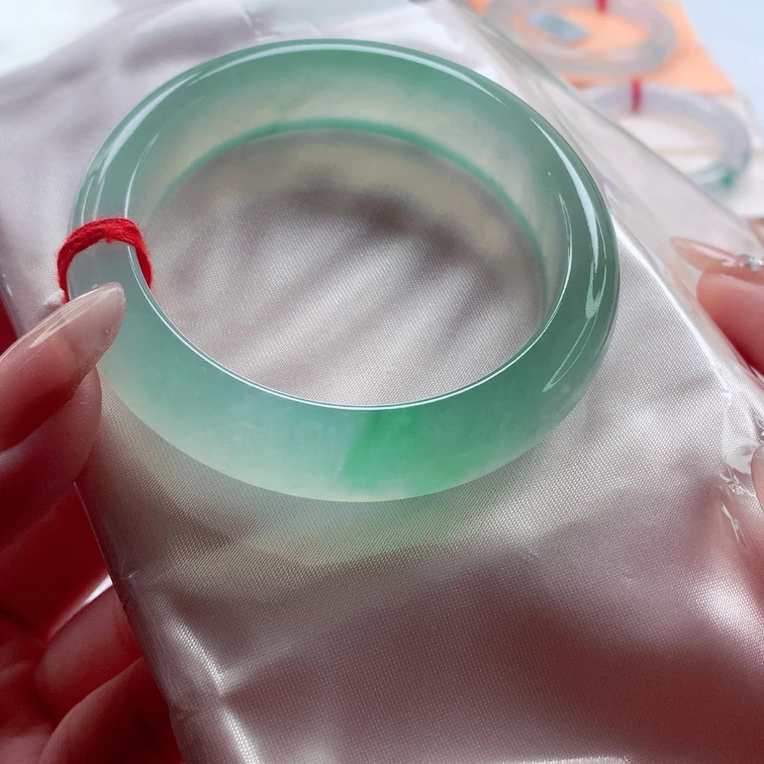 翡翠未镶嵌手镯师妹52轮胎冰绿芙蓉底零毛孔