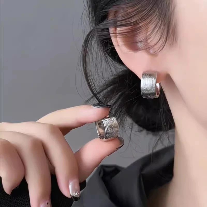 复古拉丝银色宽边耳扣女小众耳环轻奢高颜值精致高级耳饰女生