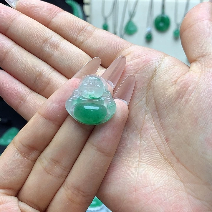 石英质玉（非洲翠）未镶嵌颈饰佛公