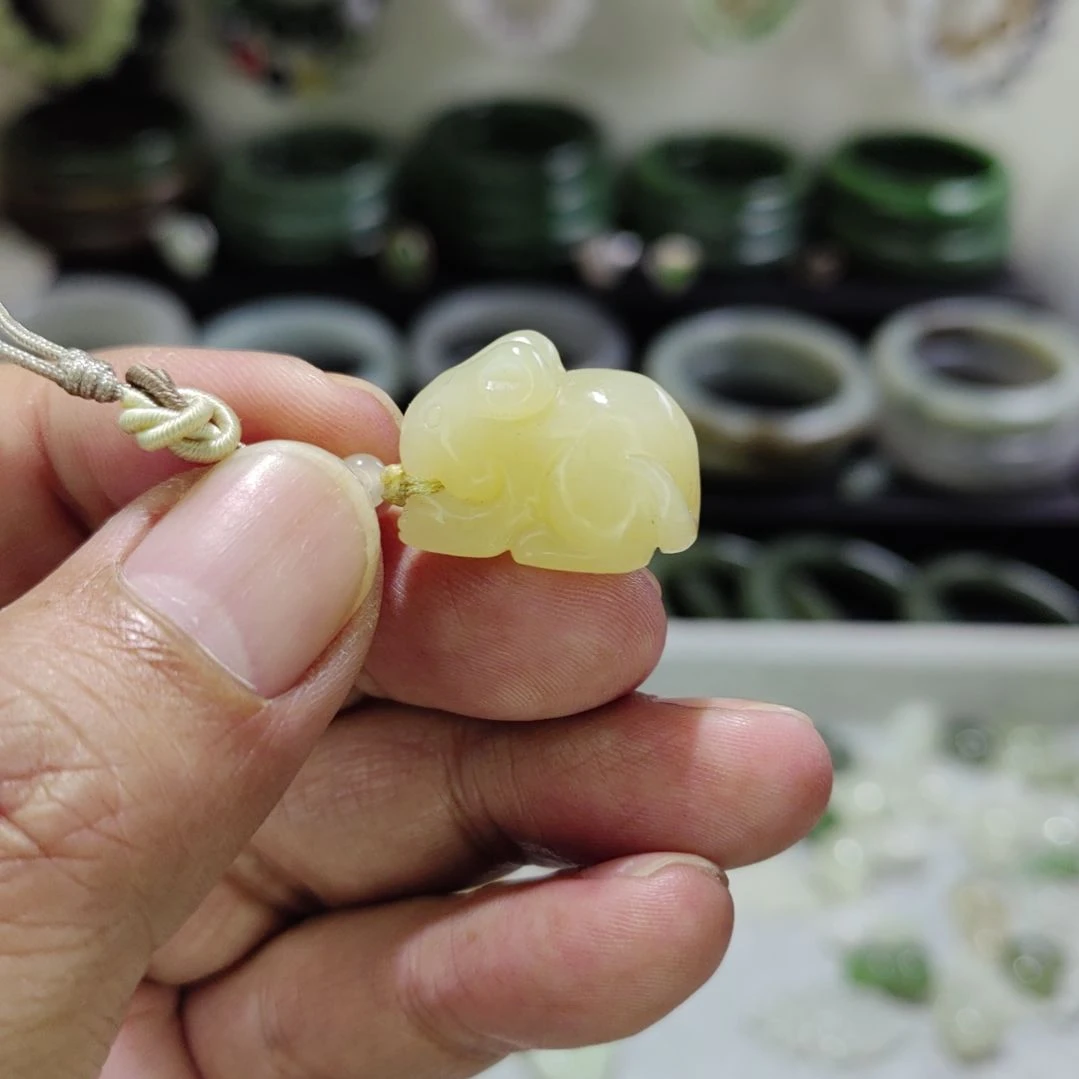 和田玉未镶嵌颈饰