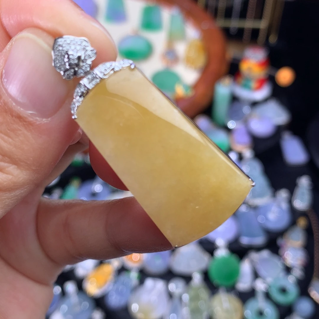 翡翠吊坠(不含链)18K金镶嵌