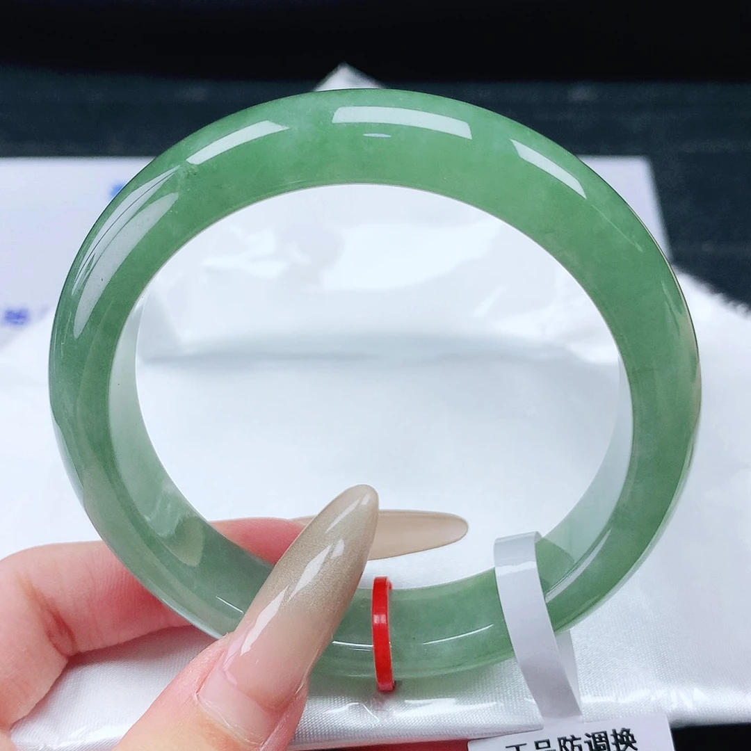 翡翠手镯未镶嵌58圈