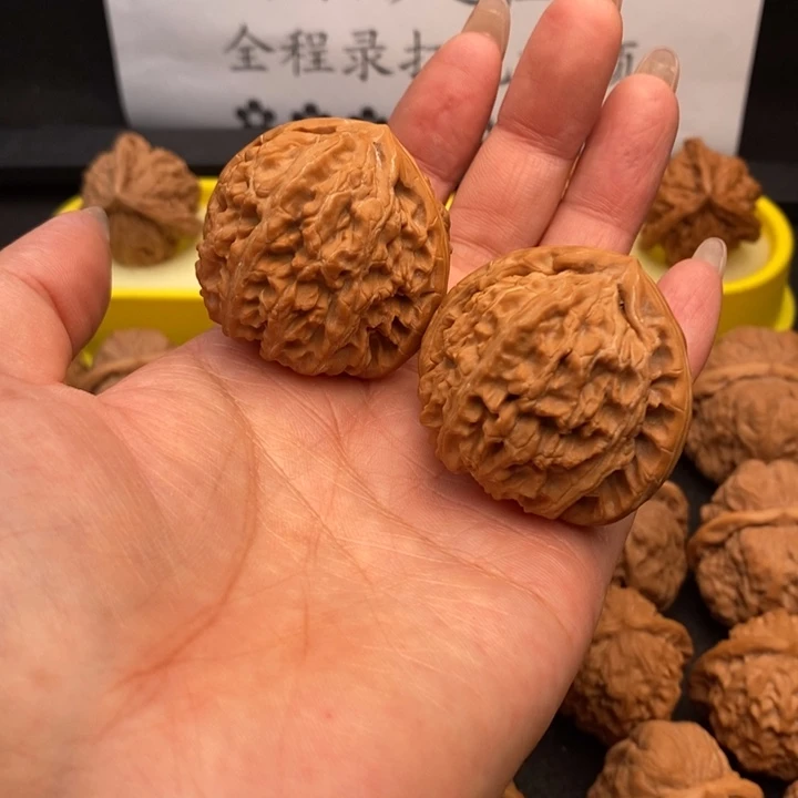 文玩把件三角白狮子