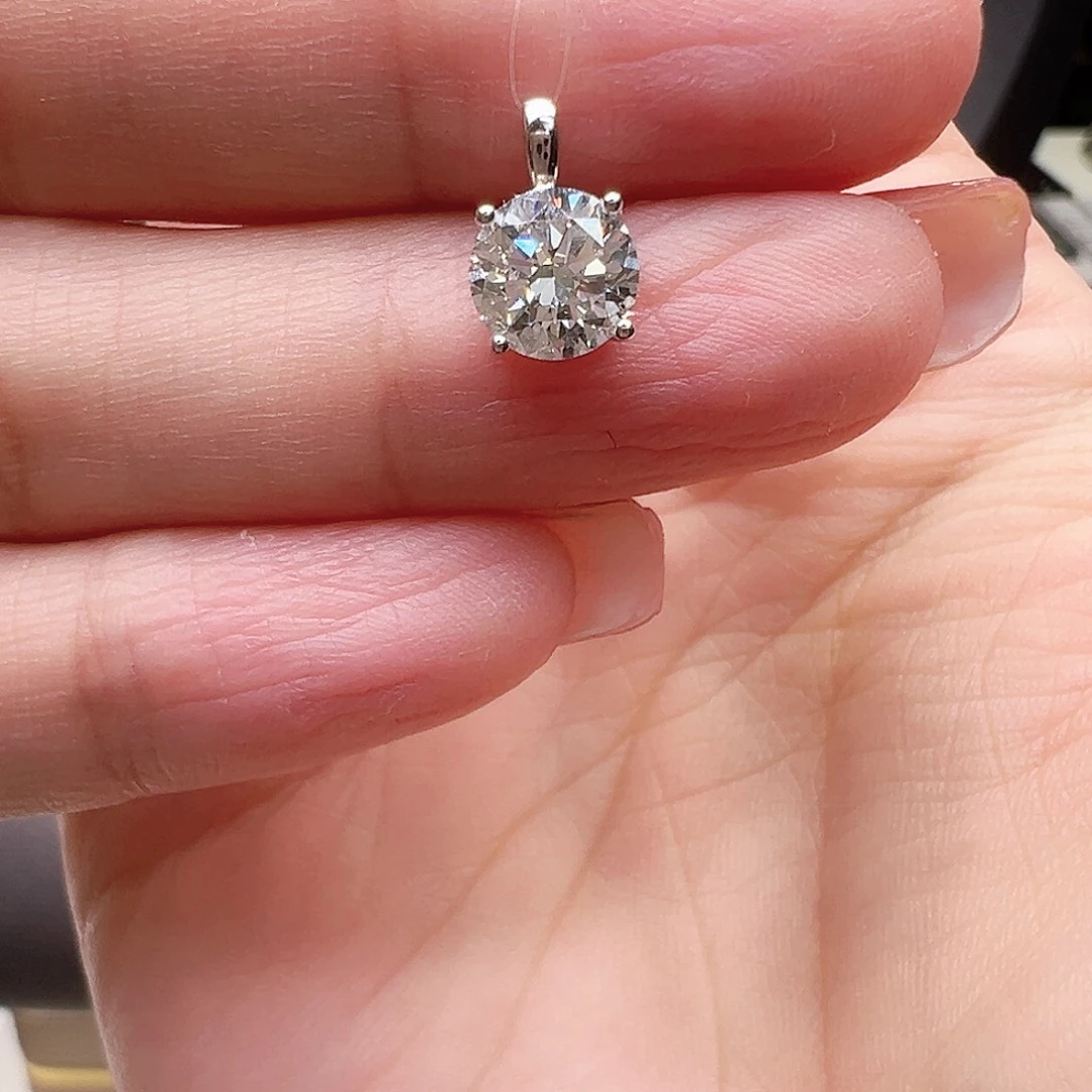 实验室培育钻石吊坠18K金镶嵌1.021ct K白四爪吊坠