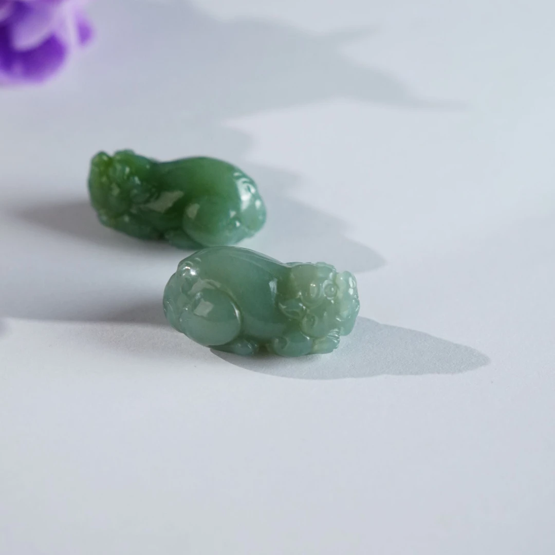 和田玉碧玉粉青貔貅吊坠多样性发一