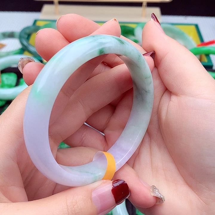翡翠手镯未镶嵌翡翠
