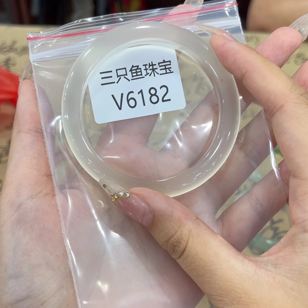 玛瑙/玉髓手镯未镶嵌昊****！