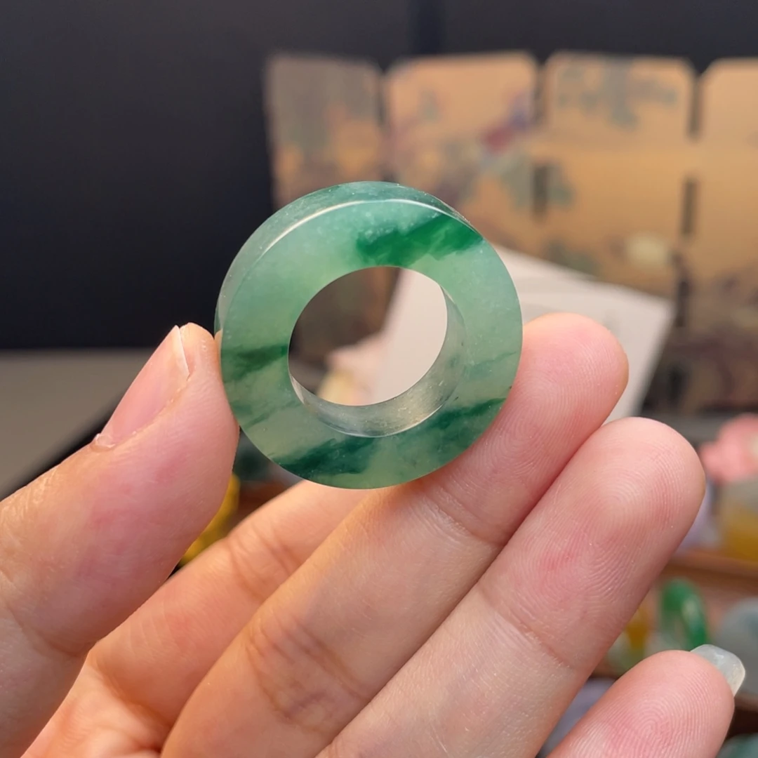 定制翡翠未镶嵌  辣绿飘花