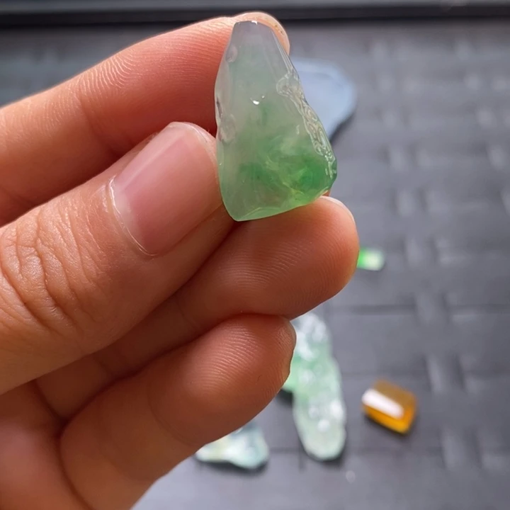 定制翡翠未镶嵌木那冰胶色花（包雕刻）
