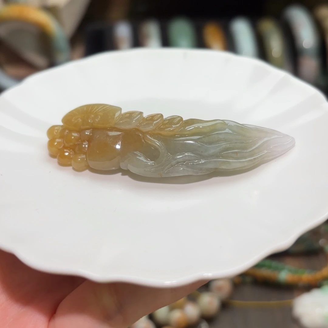 翡翠未镶嵌颈饰冰黄人参翡翠