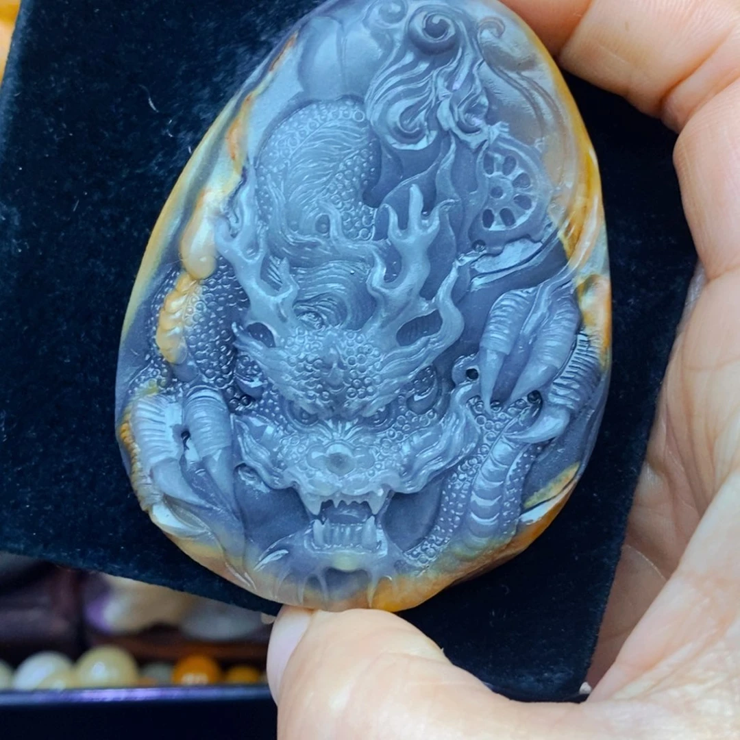 未镶嵌石英质玉（黄龙玉）项链