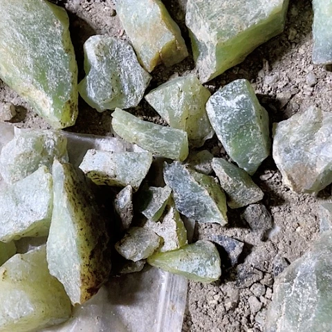 蛇纹石玉未镶嵌珠宝奇石