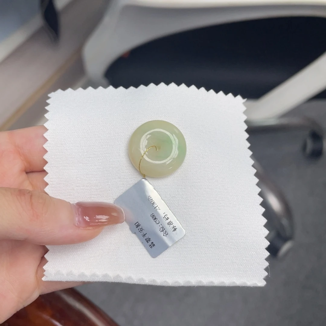 翡翠未镶嵌颈饰平安扣