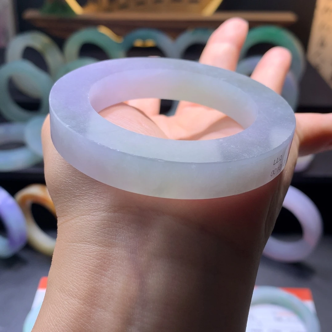 定制翡翠未镶嵌翡翠手镯