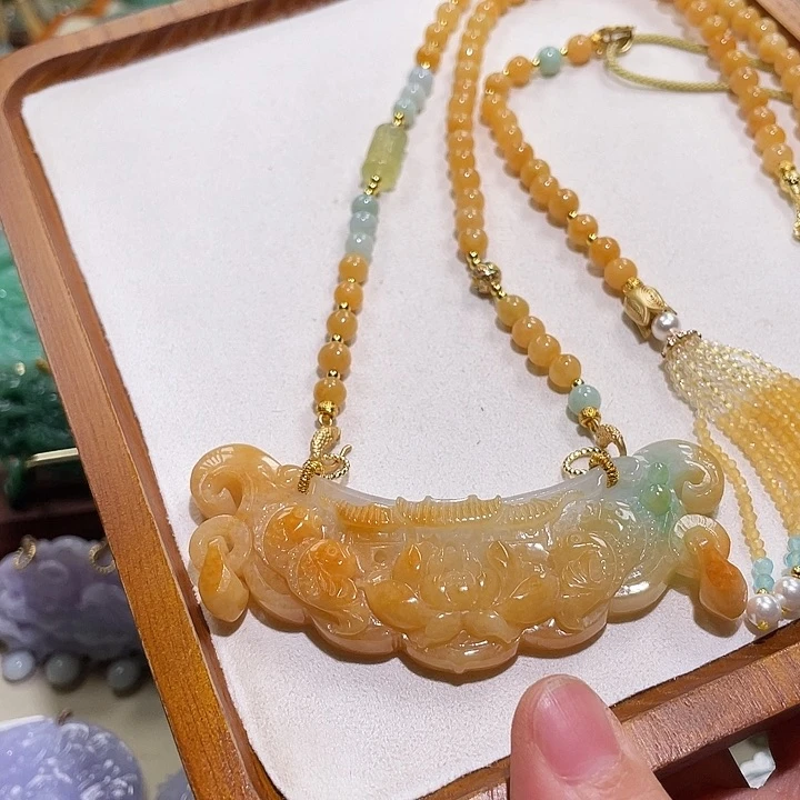 翡翠未镶嵌颈饰翡翠吊坠