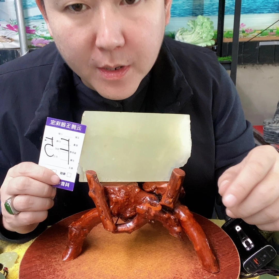 蛇纹石玉未镶嵌珠宝奇石