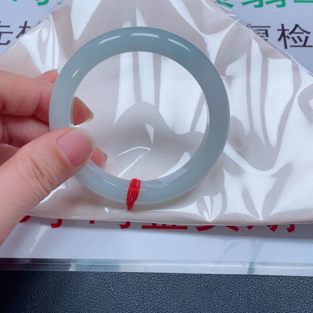 翡翠未镶嵌手镯糯冰蓝