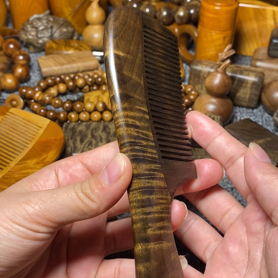 金丝楠阴沉花纹梳子