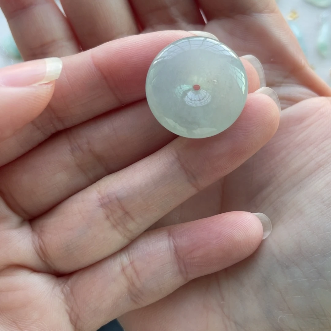 翡翠未镶嵌颈饰平安扣