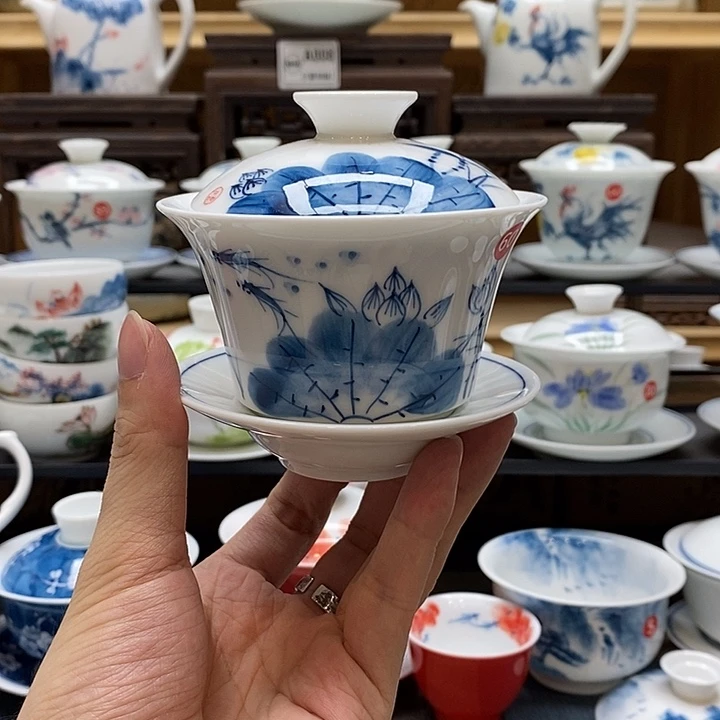 手绘荷花马蹄140cc盖碗釉下彩微瑕福利款