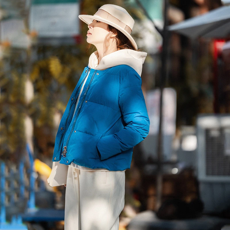 忆旧【远山秋烟 】2025冬季圆领蓝色羽绒服女短款加厚白鸭绒外套