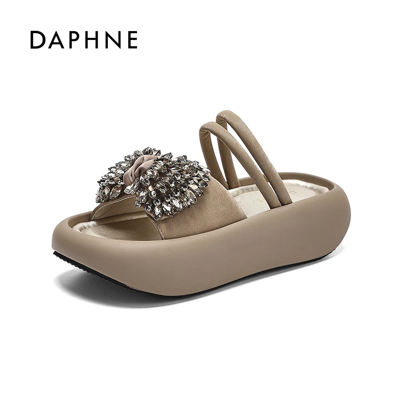 达芙妮蝴蝶结凉鞋女2025夏新款水钻潮流百搭增高松糕底外穿拖鞋