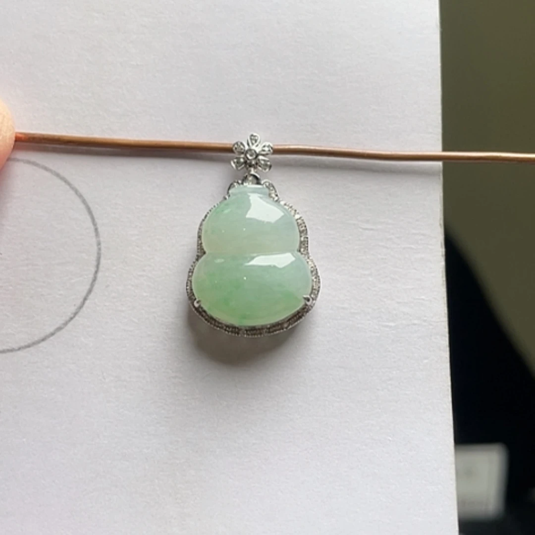 【闪购商品】吊坠(不含链)18K金镶嵌翡翠