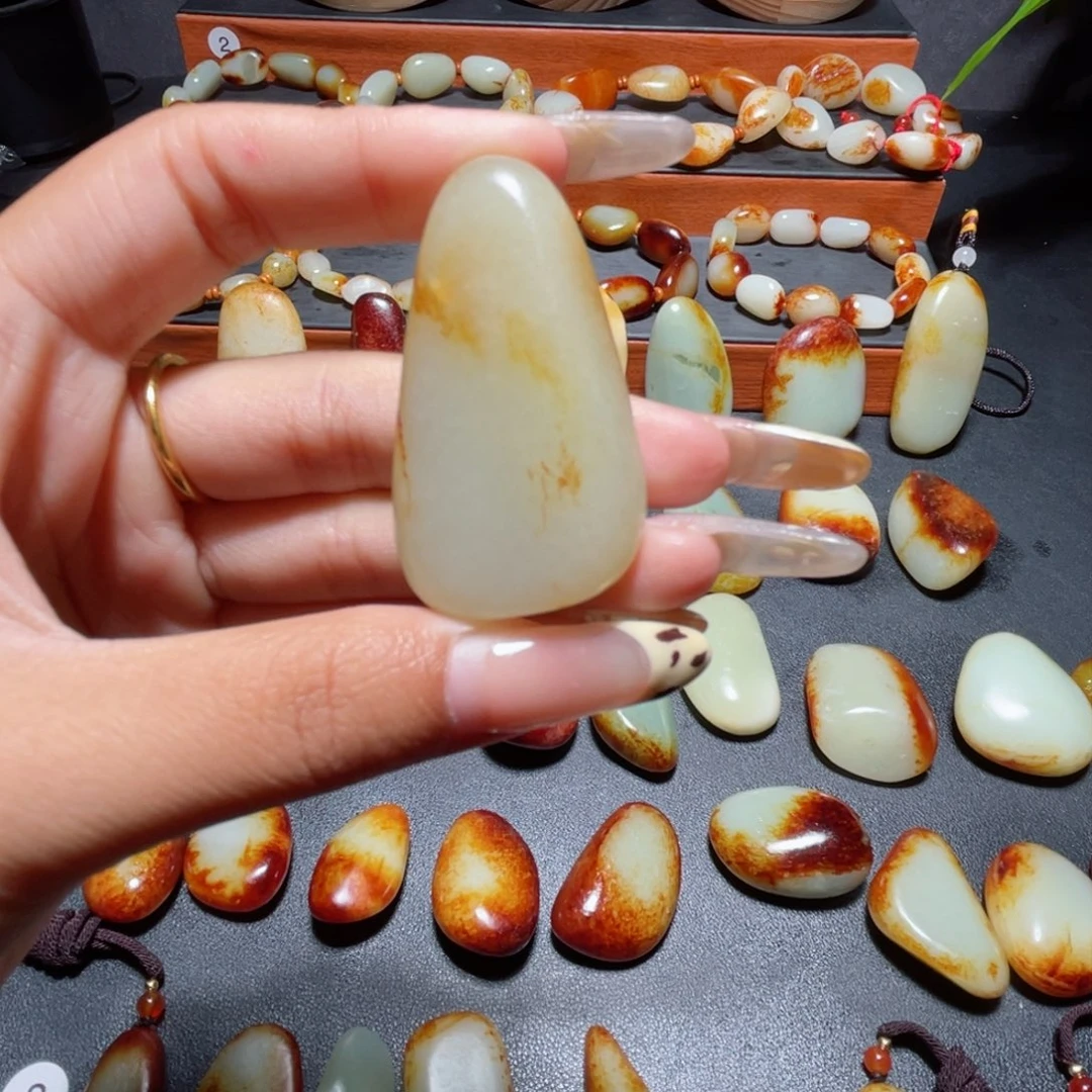 颈饰未镶嵌和田玉薄***?