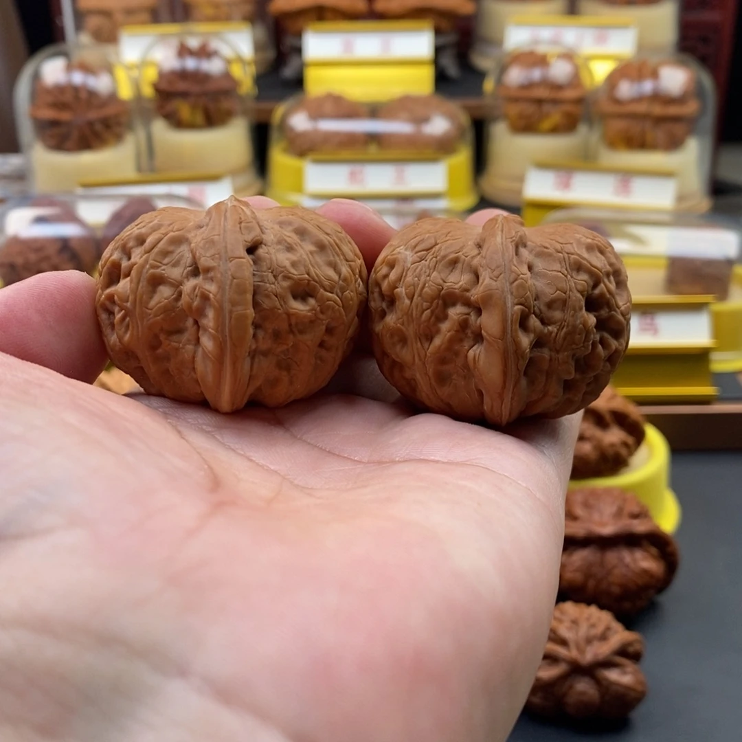 文玩核桃吊坠平谷元宝，全品，尺寸44