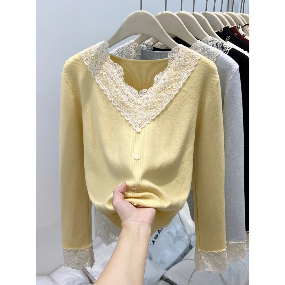 秋冬嫩黄色ins减龄V领蕾丝花边打底衫女修身辣妹针织上衣内搭毛衣
