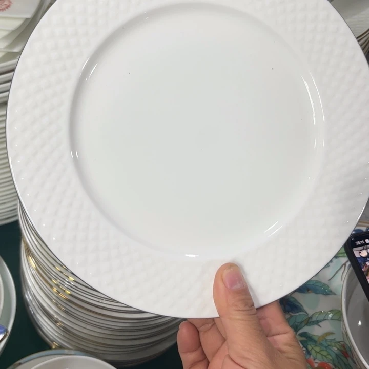 骨瓷浮雕八寸浅盘四个微瑕