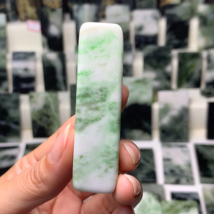 独山玉颈饰未镶嵌