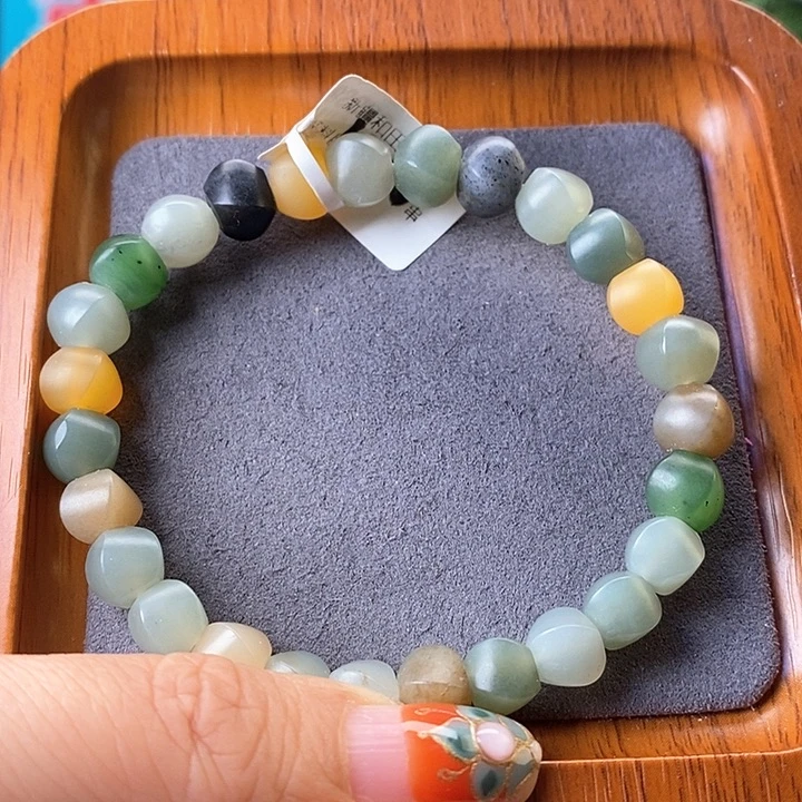 安***妮和田玉未镶嵌颈饰