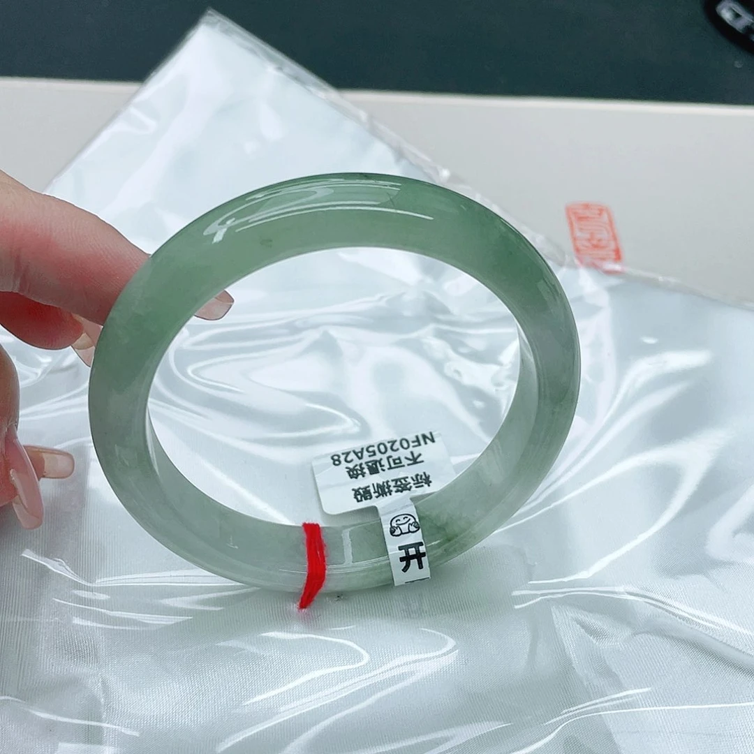 翡翠手镯未镶嵌正58