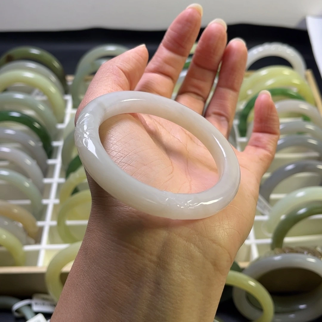 和田玉未镶嵌手镯54圈