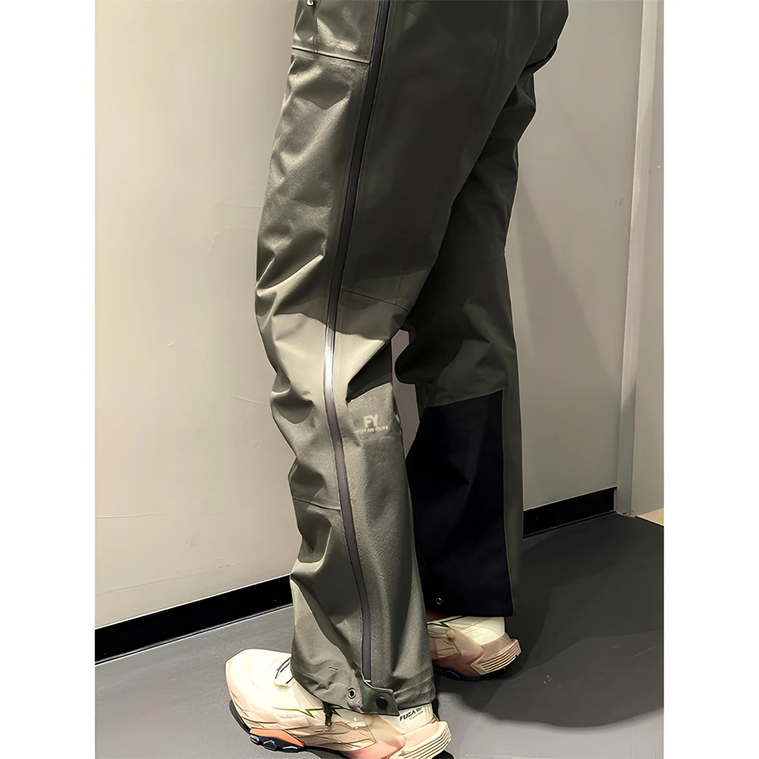 芙沿棕色冲锋裤男女2025春秋新款山系户外防风防水情侣登山工装裤