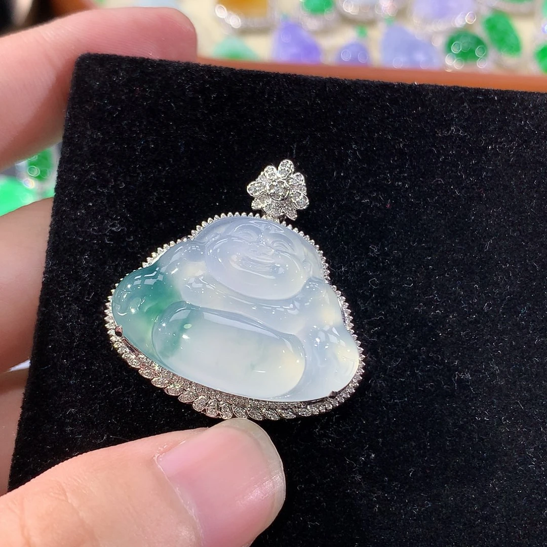 翡翠18K金镶嵌颈饰