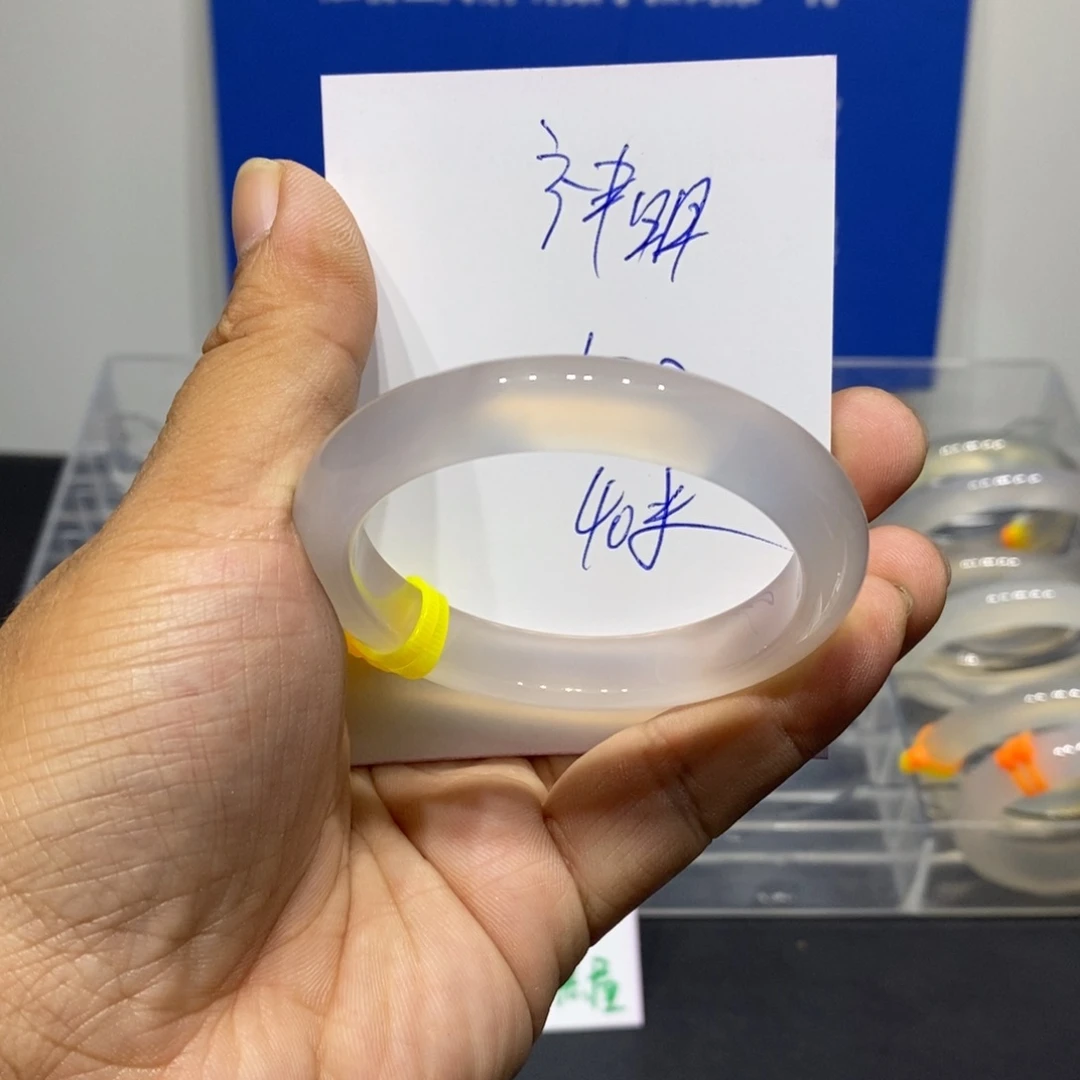 神***俗玛瑙/玉髓未镶嵌手镯
