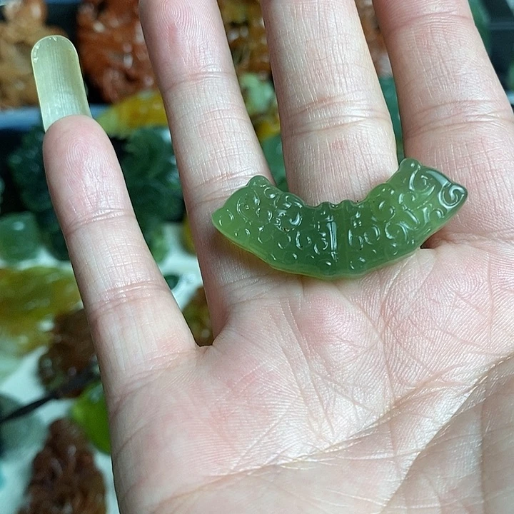 未镶嵌蛇纹石玉颈饰