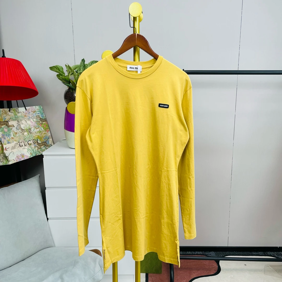 99新 MIU MIU/缪缪  23FW黄色新款贴标刺绣logo长袖 M码