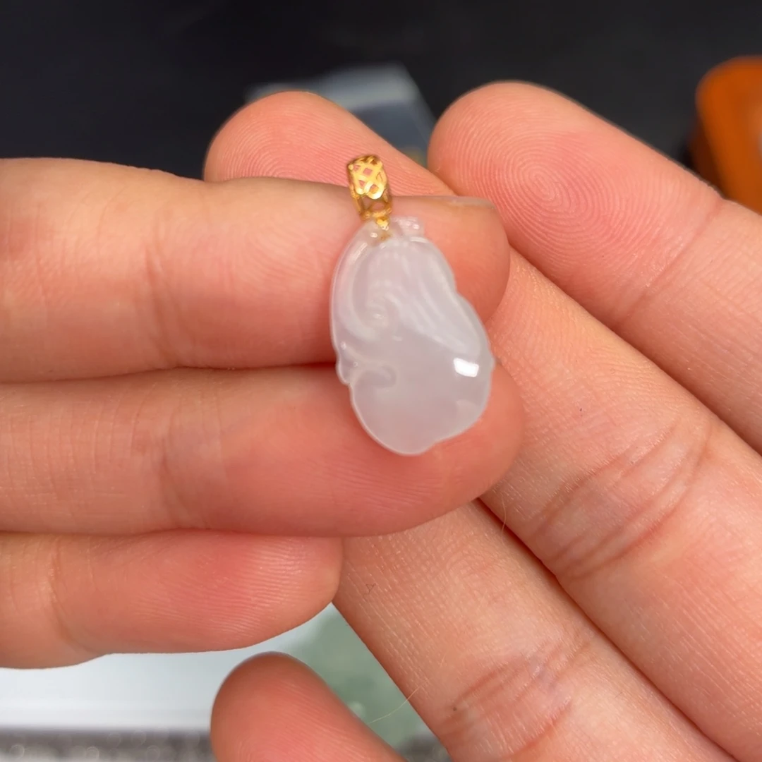 翡翠18K金镶嵌颈饰如意