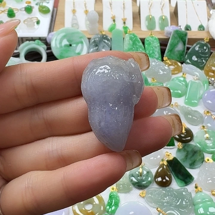 翡翠未镶嵌颈饰花生