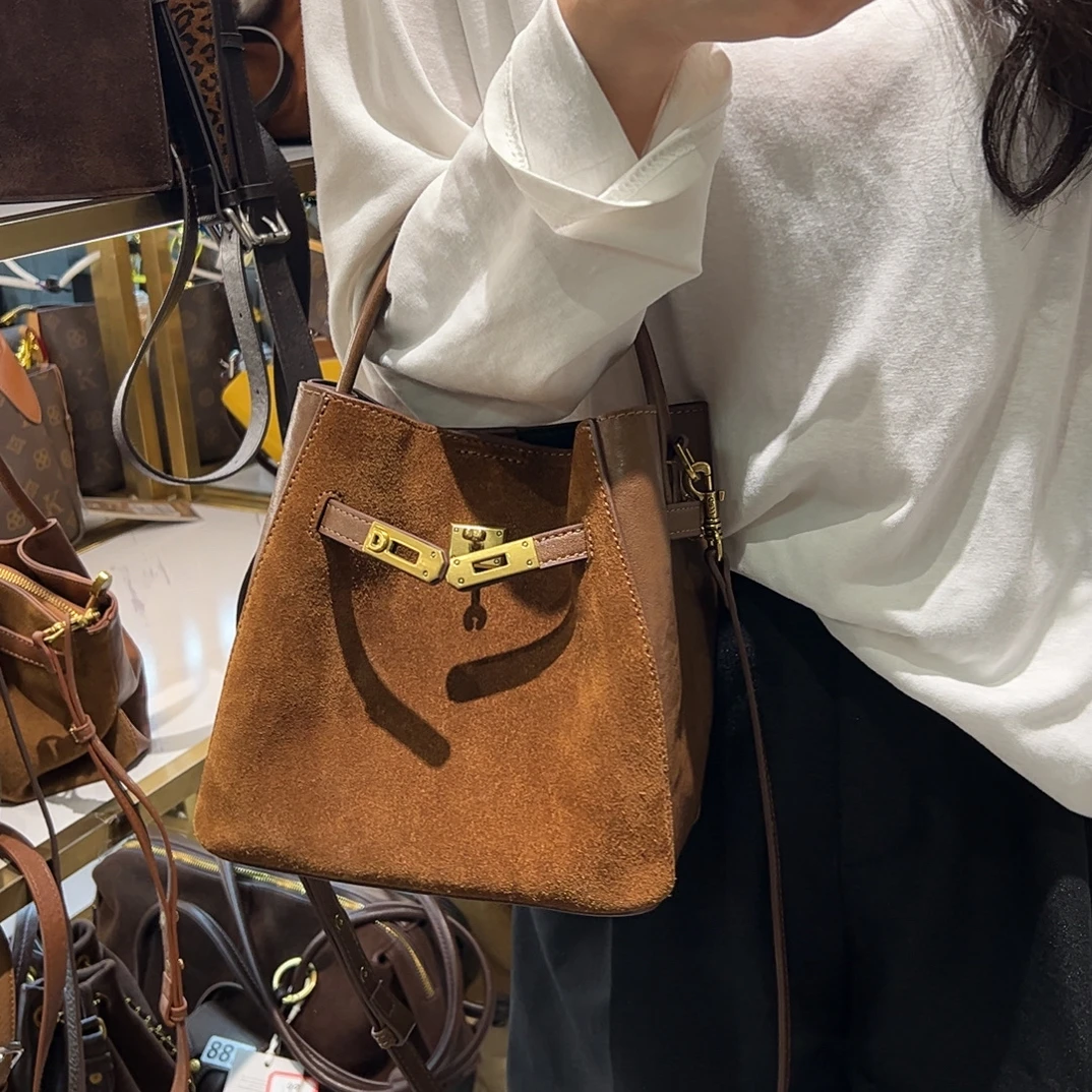 本命水桶「枫糖棕」纯色磨砂单根磁吸扣优雅风单肩包包托特包秋冬