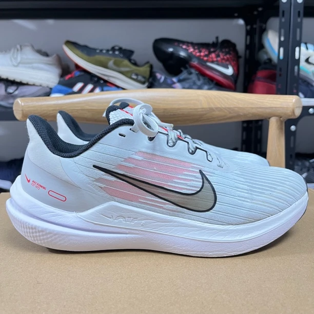 40.5码 Nike Air Winflo 9 防滑耐磨 轻便缓震 透气 跑鞋 二手