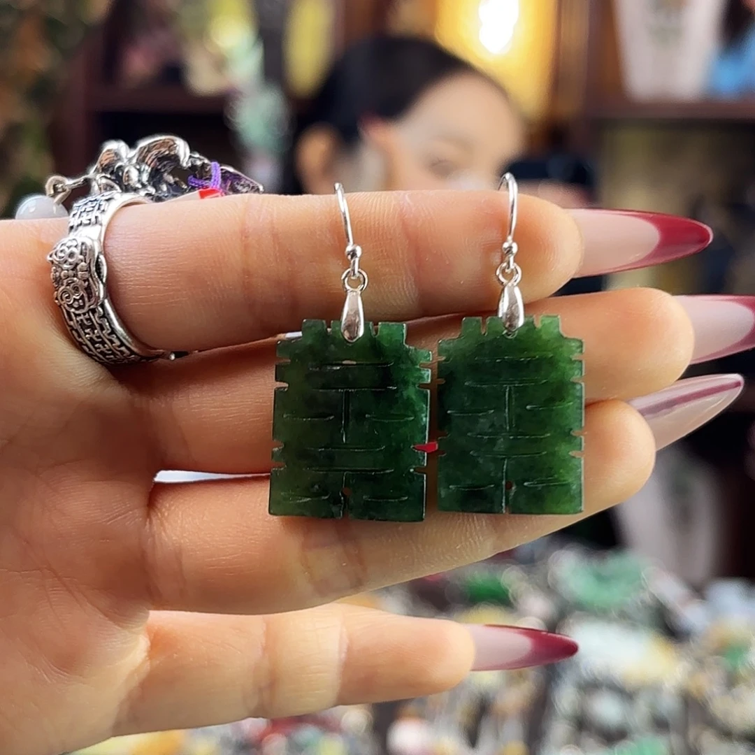 翡翠未镶嵌耳饰亏出不退换