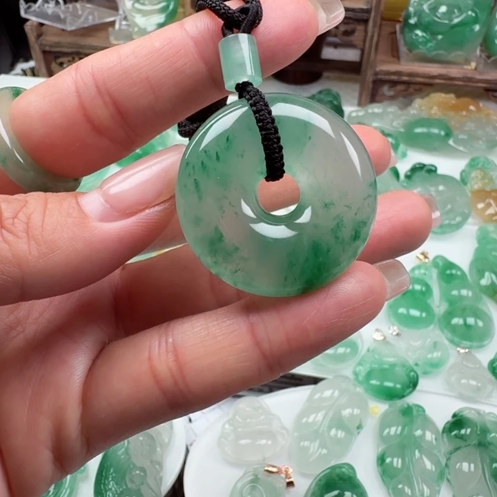 石英质玉未镶嵌颈饰