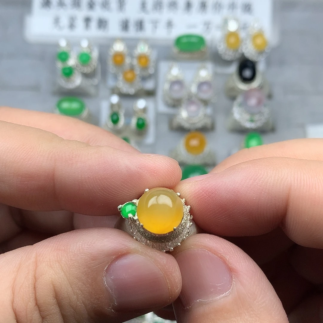 定制翡翠未镶嵌黄翡