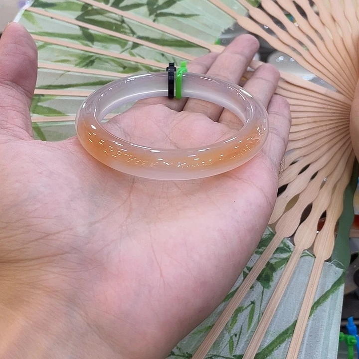幸***你玛瑙/玉髓手镯未镶嵌