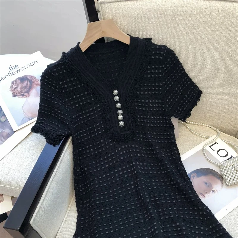 法式连衣裙刺绣V领短袖小香风连衣裙时尚显瘦秋季新款